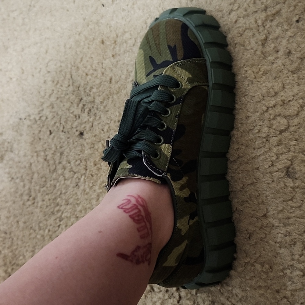 Lightweight  camouflage  sneakers